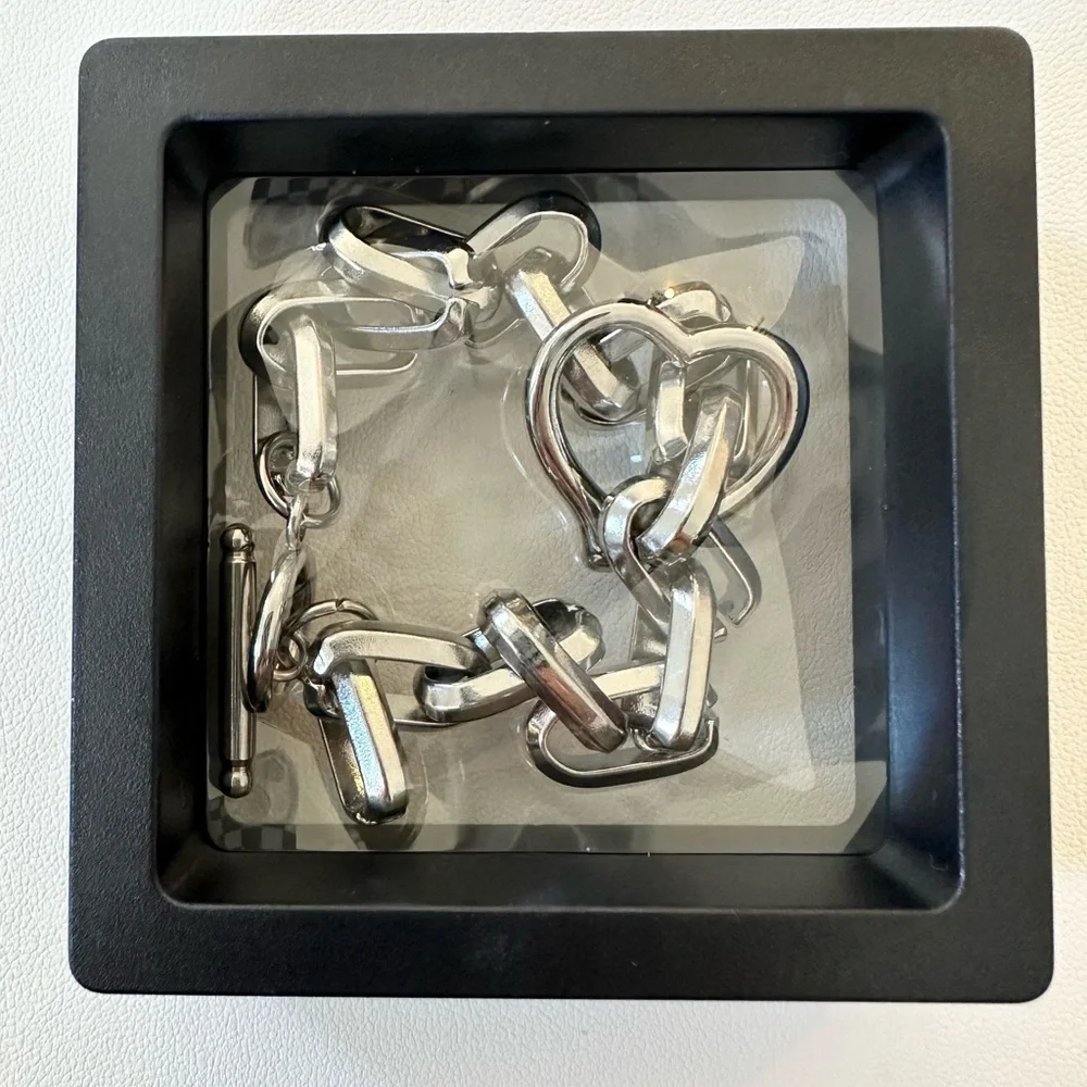 Link Chain Bracelet with Heart Charm. Unisex. 7.5” End to End – Stainless Steel